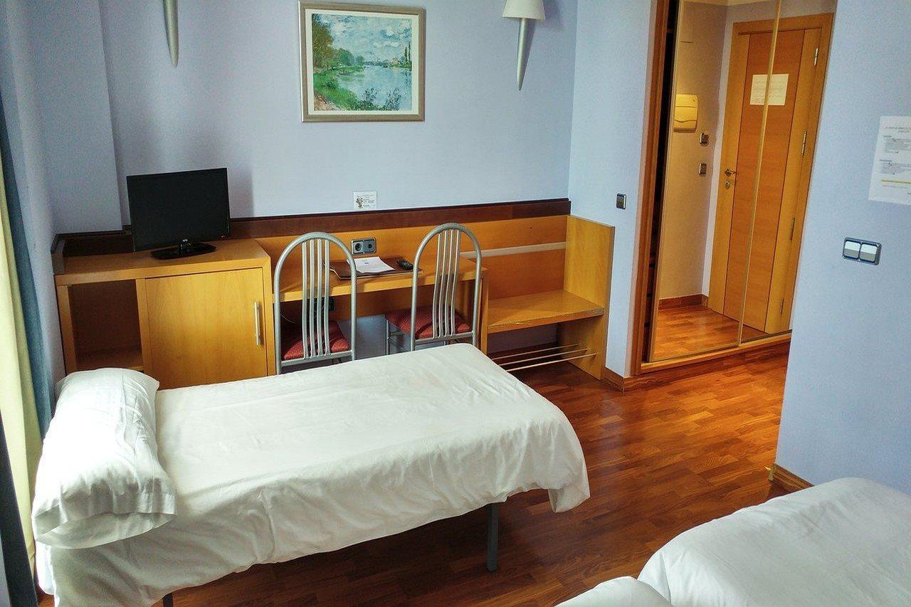 Hotel Isur Йерена Екстериор снимка