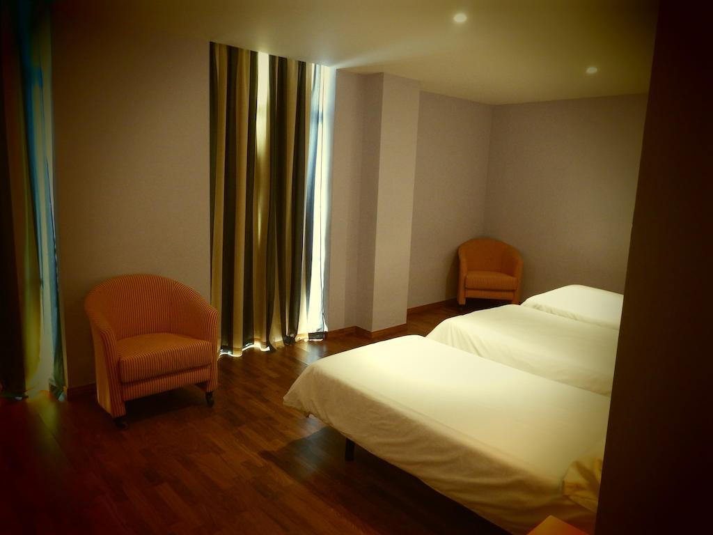 Hotel Isur Йерена Екстериор снимка