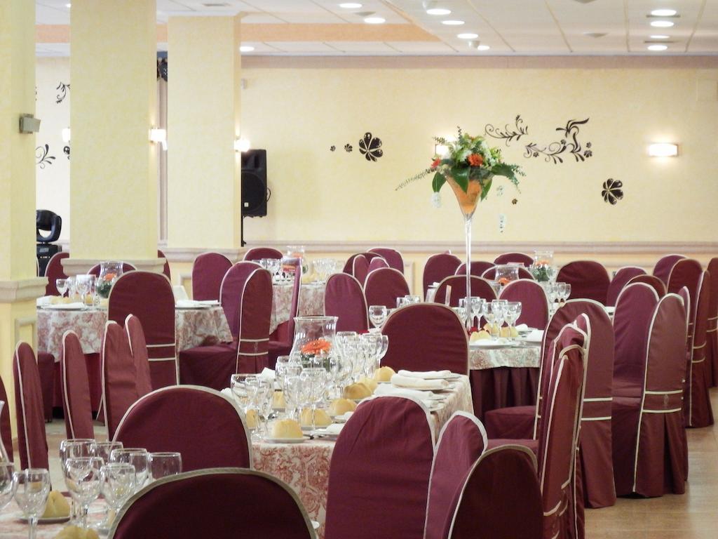 Hotel Isur Йерена Екстериор снимка