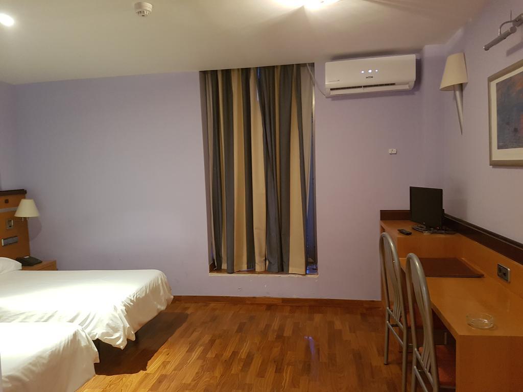 Hotel Isur Йерена Екстериор снимка